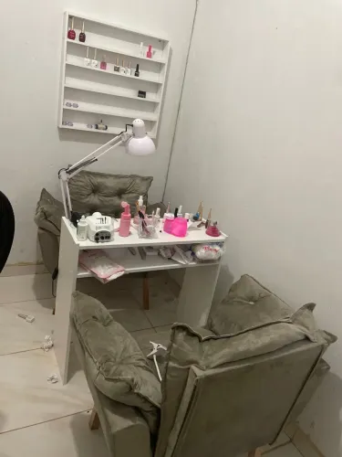 Vendo todo material de unhas com poltronas 