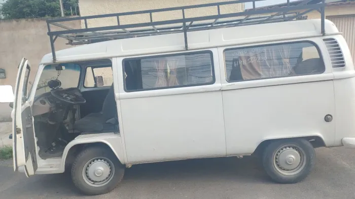 Volkswagen Kombi Standard 1.4 MI Total Flex 8V 2010