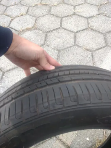 Vendo pneu 195/55 R16 novo.