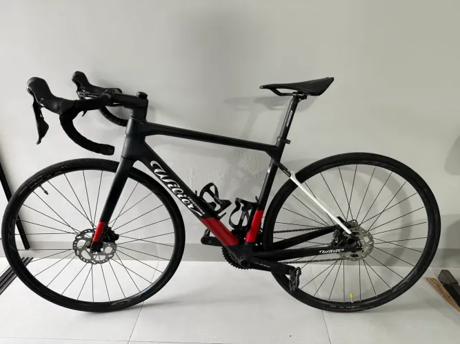 Bicicleta speed, tamanho 50 em estado de zera, divido no cartão com taxa da maquininha. 