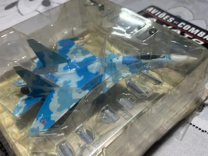Sukhoi SU-35 Super Flanker - Miniatura Aviões de Combate a Jato Planeta De Agostini 1:72