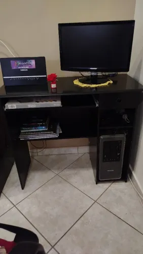 Vendo mesa home office e monitor funcionando perfeitamente.