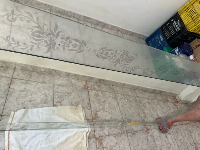 Espelho para salão de beleza com moldura de vidro