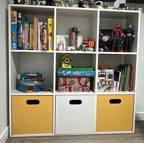 Estante Tok&Stok 128x128 cm + 3 caixas organizadoras