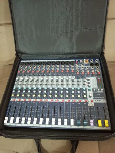 Mesa de Som Soundcraft