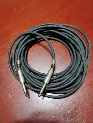 Cabo p10 para guitarra ou violão 