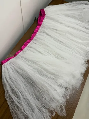 Saia de tule para fantasia - branca com rosa 