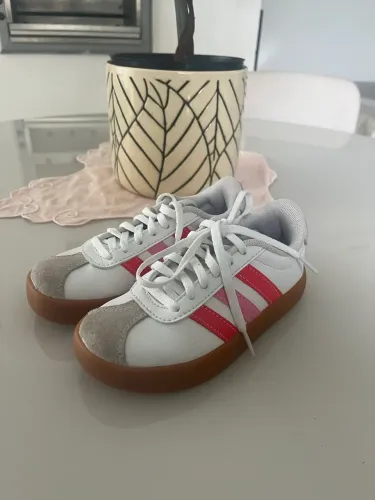 Tênis adidas