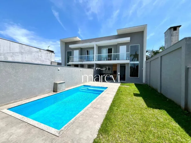 Sobrado a Venda com 4 Quartos e Piscina no Brejatuba - Guaratuba/PR