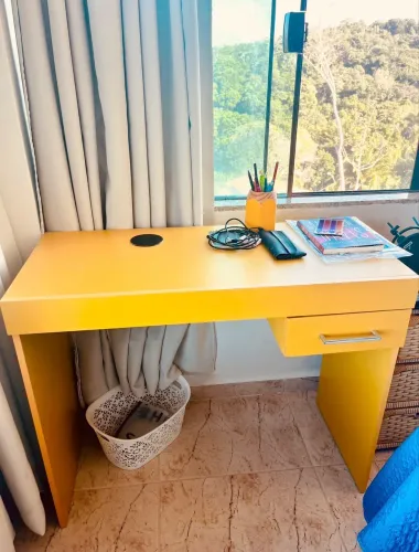 Mesa de trabalho (escrivaninha)