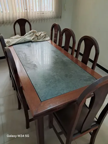 Vendo mesa de madeira com tampo de ardosia pura