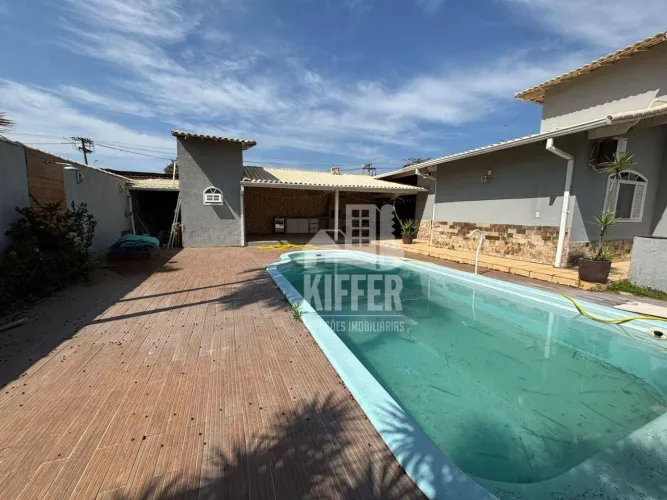Casa com 3 quartos para alugar, 130 m² por R$ 5.100/mês - Itaupuaçu - Maricá/RJ