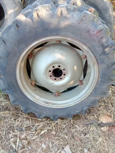 Pneus e rodas 12.4-28 agrícola 