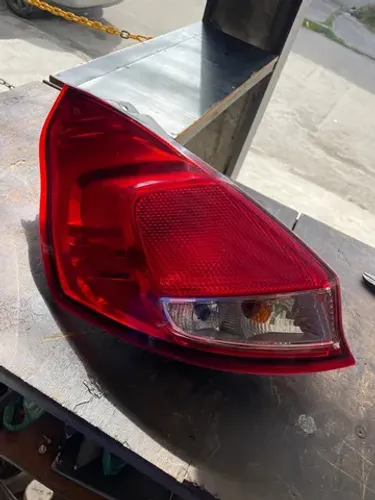 D lanterna traseira esquerda Ford new fiesta hatch
