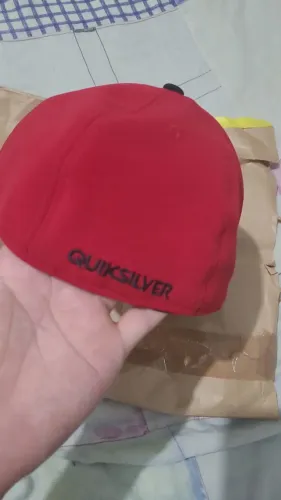 Boné Quicksilver original.