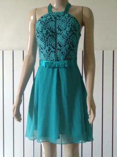 Vestido feminino festa modelo curto frente única com laço de amarrar costas