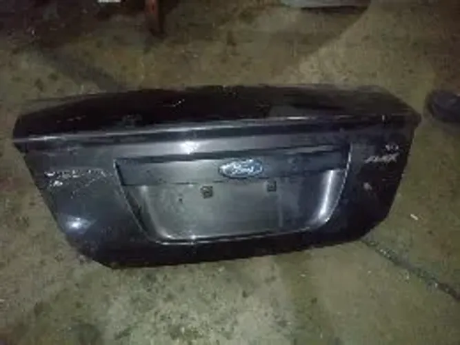 tampa traseira ford fiesta