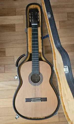 Violão feito por luthier