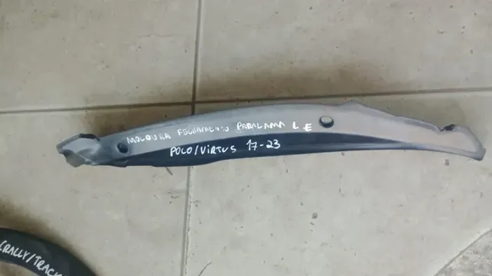 Moldura Fechamento Paralama VW Polo Virtus 2017 / 2023 Lado esquerdo