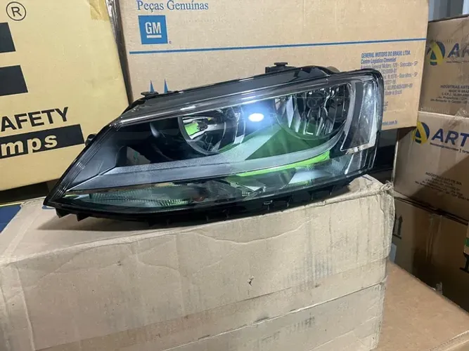 Farol Jetta 2011/2015 Usado