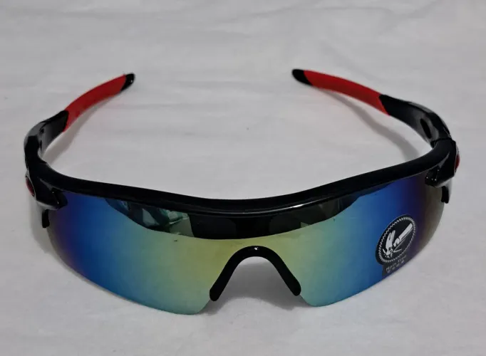 Óculos de sol esportivo - proteção UV - estiloso