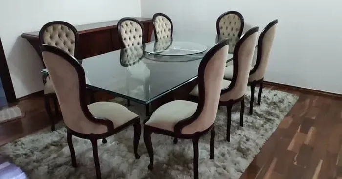 Vendo conjunto mesa luxuosa semi nova.