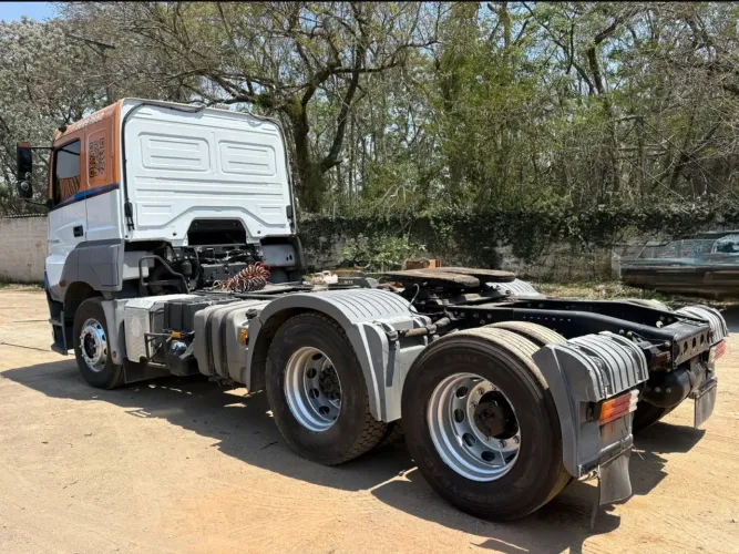 MB Axor 2536 ano 2019, 6x4, cabine leito, automático, com ar condicionado, em SP