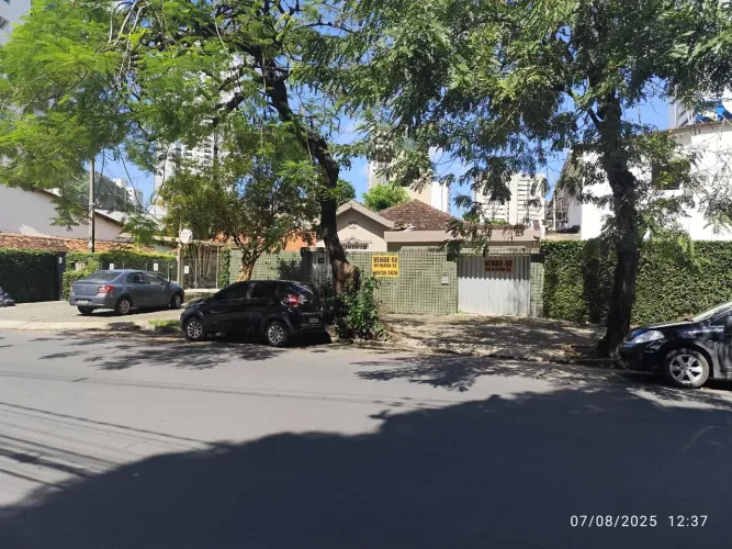 Imóvel para aluguel e venda possui 436 metros quadrados com 3 quartos em Casa Forte - Reci