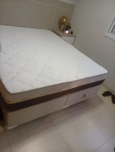 Cama Queen box e colchão 