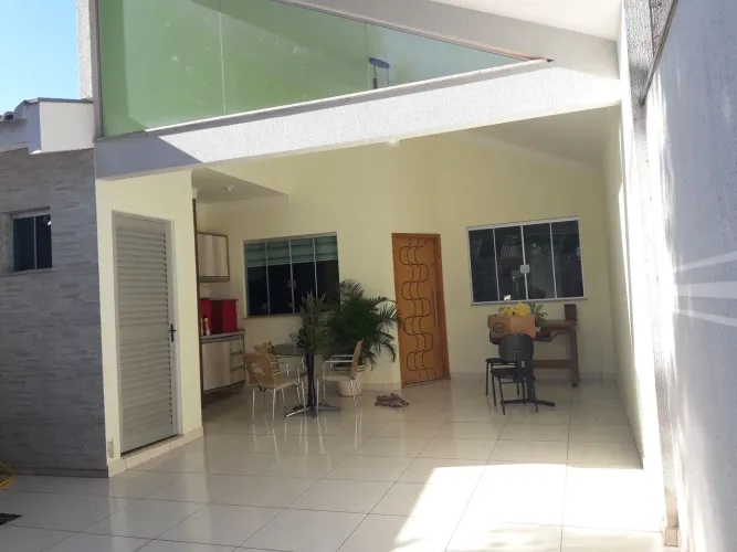 Vendo linda casa Comercial no jardim monte rei 