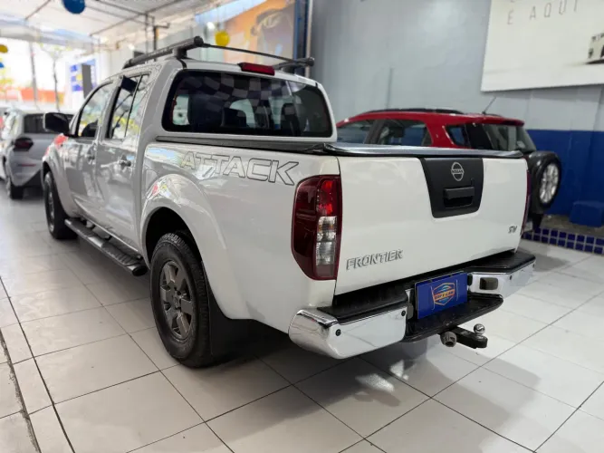 Nissan Frontier SV AT. CD 4X4 2.5 TB Dies. Aut. 2016