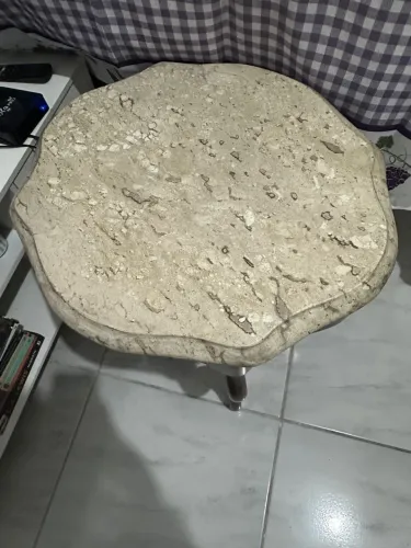Mesa de canto em pedra natural de mármore