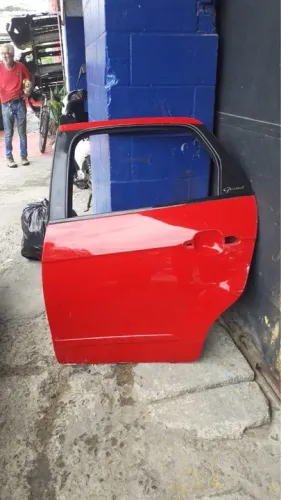 Porta lateral Esquerda Fiat Grand Siena