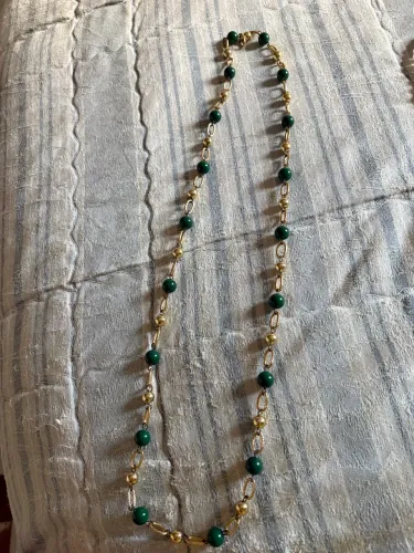 Lindo colar verde e dourado