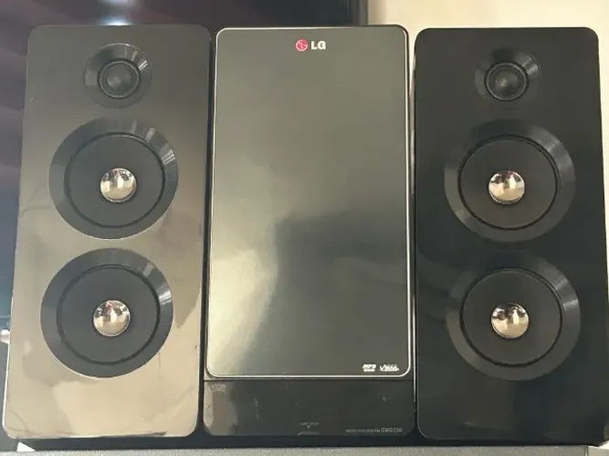 LG Micro Hi-Fi System CM2730