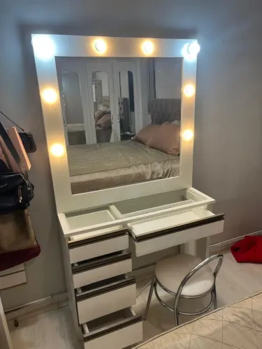 Penteadeira estilo Camarim com Espelho e Luzes
