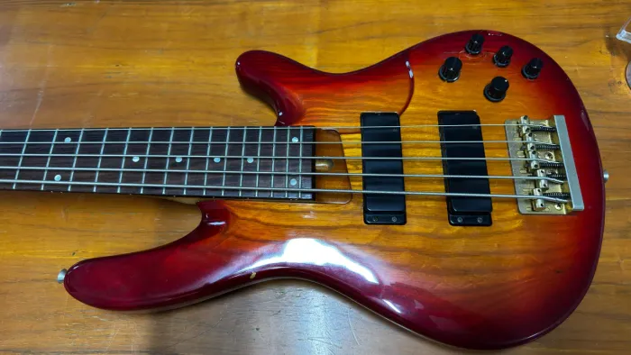 Contrabaixo YAMAHA TRB 5I, Japan. 