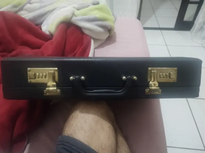 Maleta executiva preta com combinação