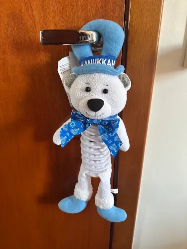 Enfeite de porta HANNUKKAH - ursinho com mola