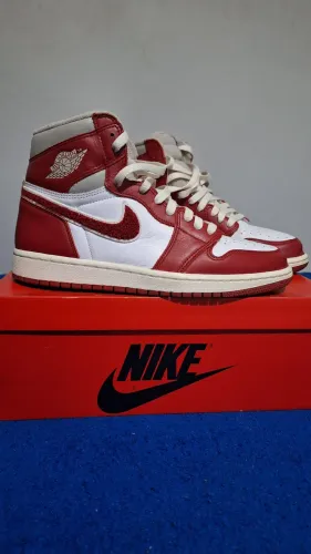 Air Jordan 1 Varsity Red