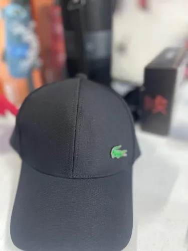 Boné liso ou de  marca 