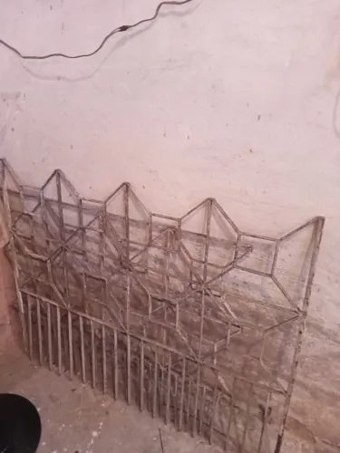 Grade é um restante de uma grade de proteção para janela/porta