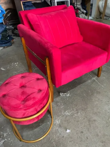 Poltrona Orion Vermelha em Veludo 400 a vista. <br>470 cartão <br>Como no catálogo