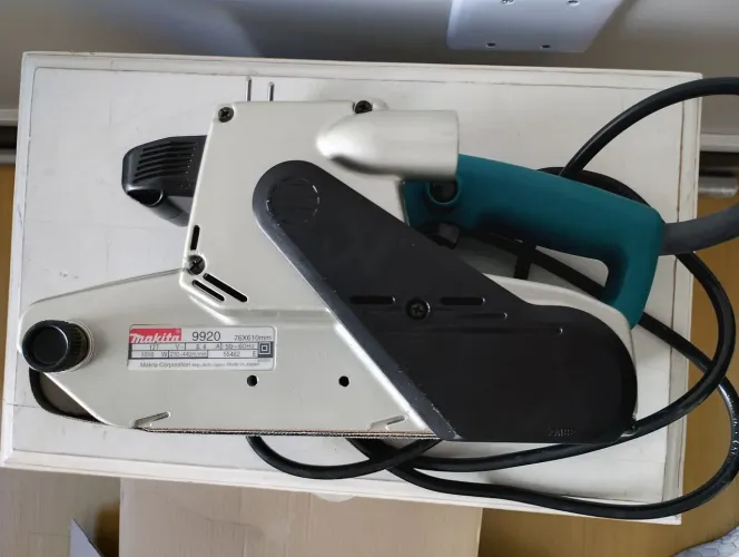 Lixadeira cinta Makita Modelo 9920 