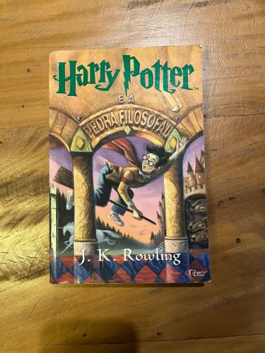 Harry Potter e a Pedra Filosofal - J.K. Rowling