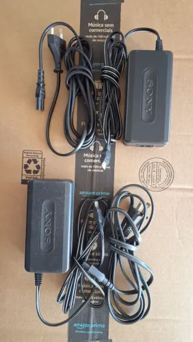 2 Carregadores Sony para Câmeras e Filmadoras