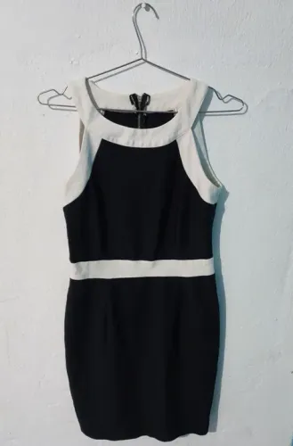 Vestido Básico Tamanho: M Cor: Preto e Bege - Shein