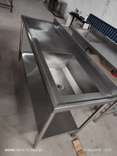 Pia Industrial em Inox com Tampo Liso e Bojo