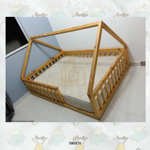 Cama-casinha casal montessoriana com verniz