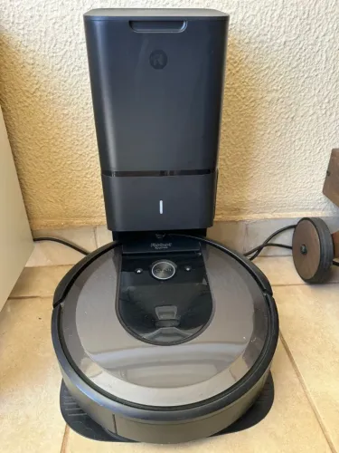 Aspirador robô irobot i7+ com base